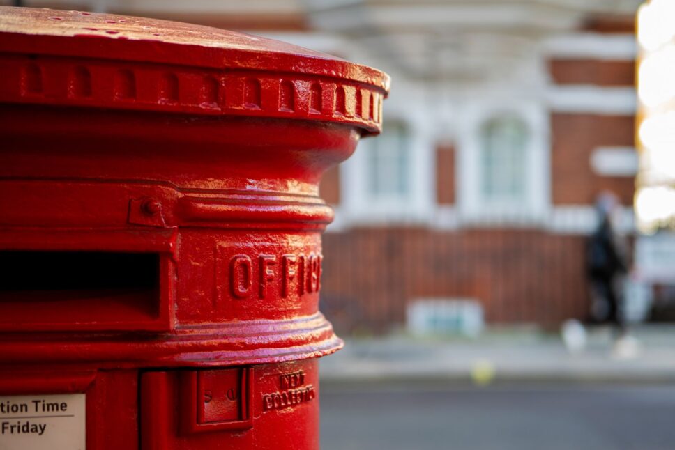 Traditional-red-mail-letter-box-in-London