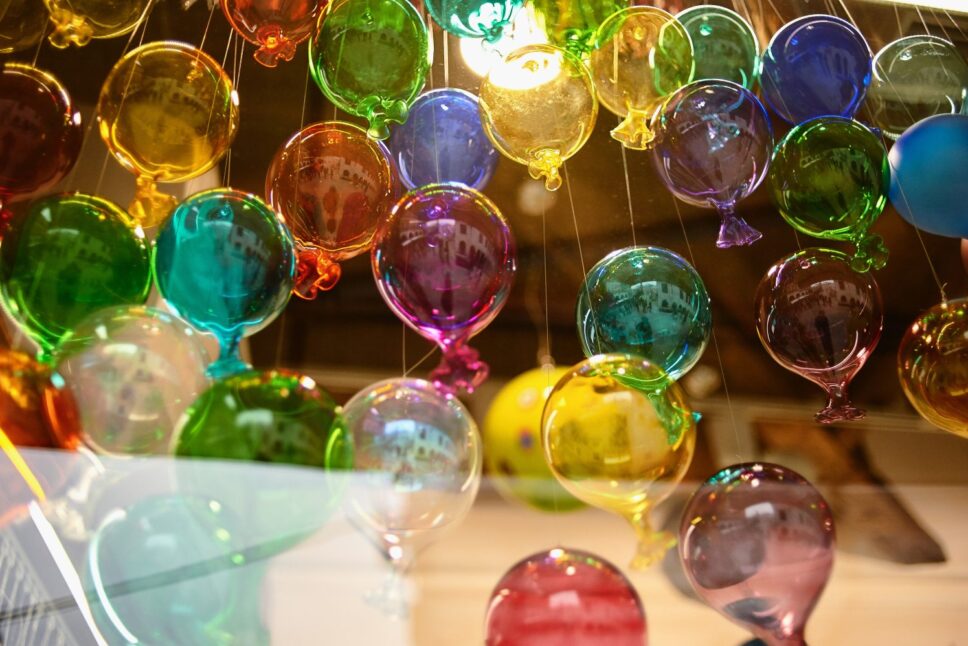 Colorful-balloons-made-of-Venetian-Murano-Glass